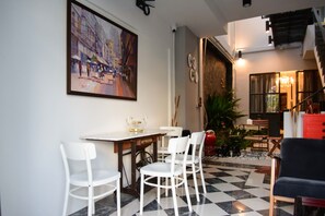 Lobby sitting area - 87 Oldtown @ River Pier (Bangkok)