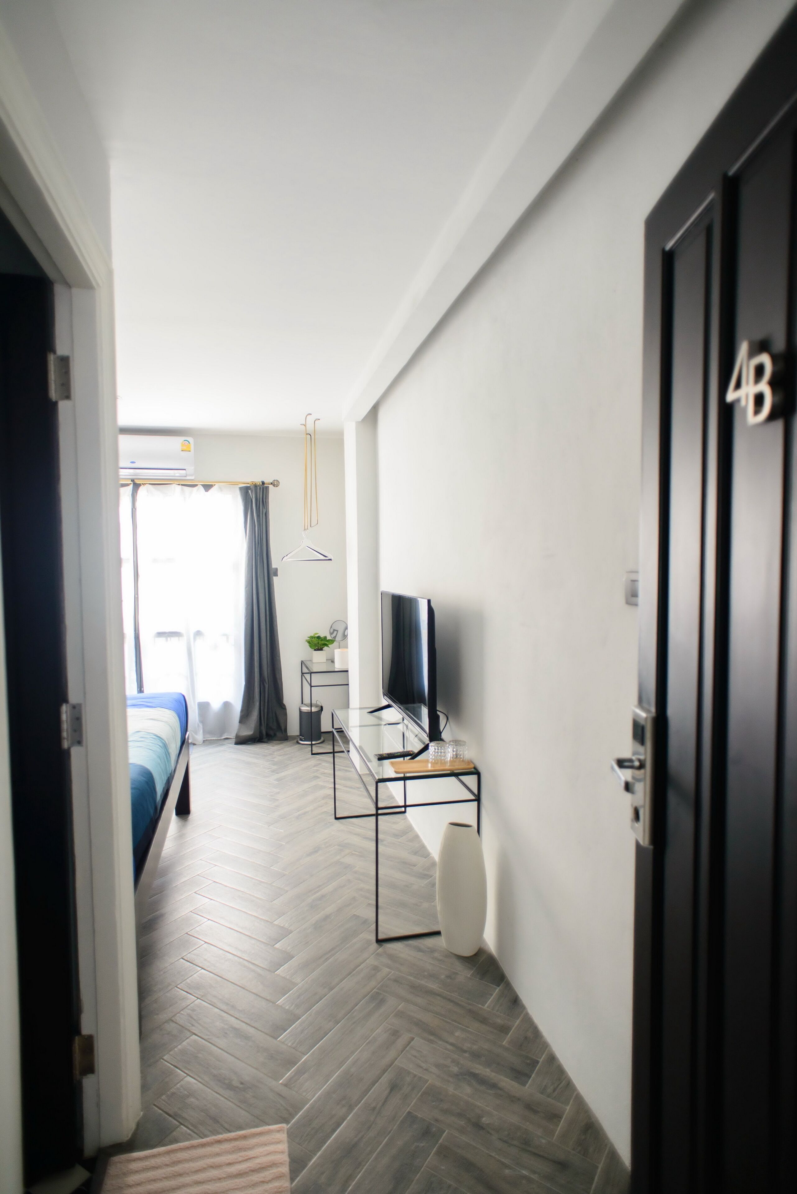 Economy Double Room, 1 King Bed, Non Smoking | Premium bedding, blackout curtains, iron/ironing board, rollaway beds