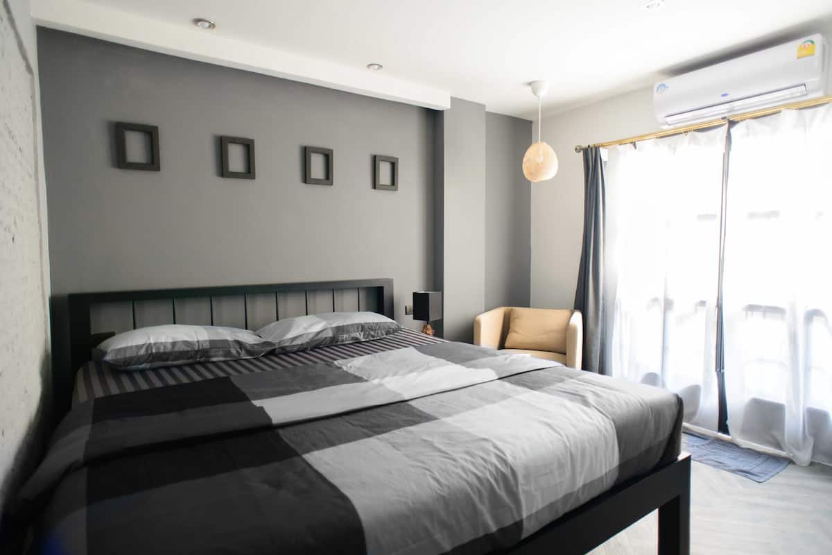 Economy Double Room, 1 King Bed, Non Smoking | Premium bedding, blackout drapes, iron/ironing board, rollaway beds