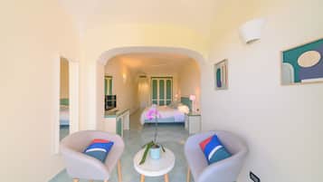 Junior-svíta | Skrifborð, ókeypis þráðlaus nettenging, rúmföt