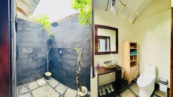 Superior Room | Bathroom | Shower, slippers, towels, soap