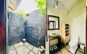 Superior Room | Bathroom | Shower, slippers, towels, soap