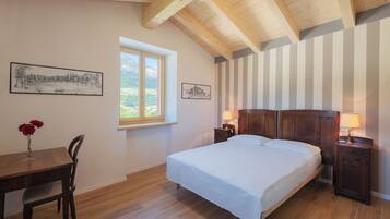 5 bedrooms, iron/ironing board, travel crib, free WiFi