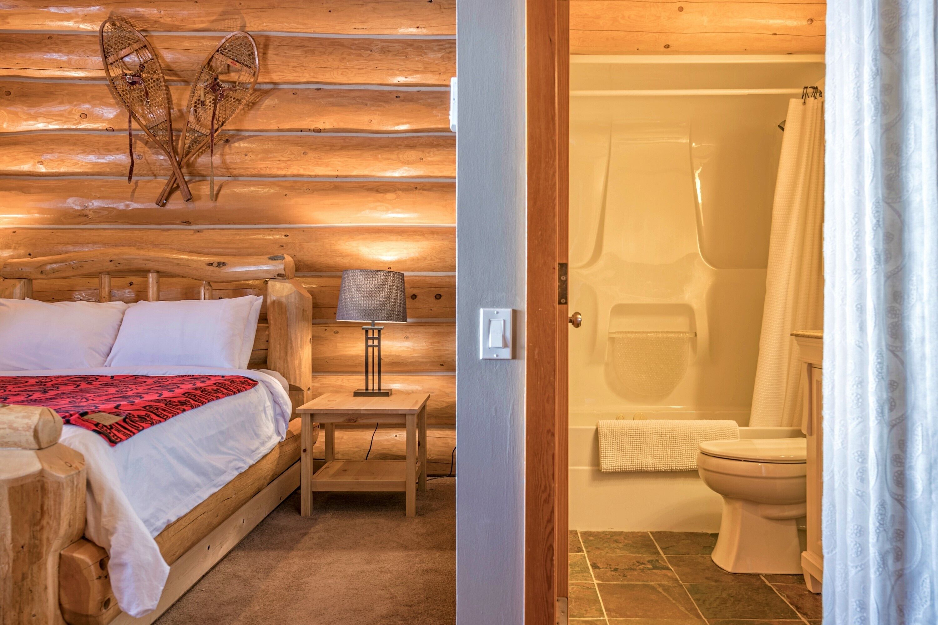 Ropa de cama de alta calidad y camas con pillow-top 