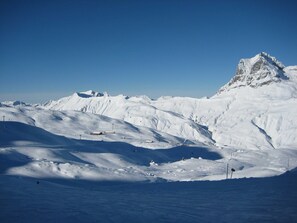 Unclassified image, 2 of 31, button