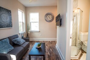 50-inch TV with digital channels - Brand NEW Large Impressive House Near Downtown! (San Antonio)