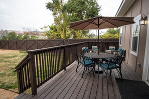 Terrace/patio - Brand NEW Large Impressive House Near Downtown! (San Antonio)