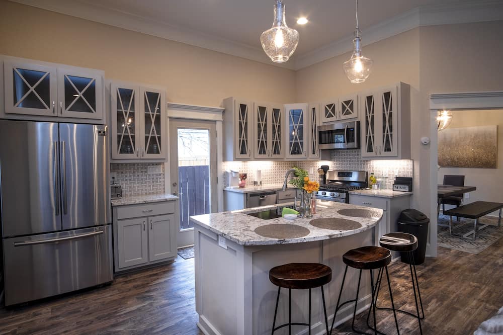 Brand NEW Large Impressive House Near Downtown!
