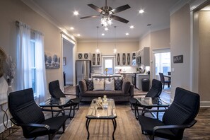 Interior - Brand NEW Large Impressive House Near Downtown! (San Antonio)