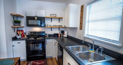 Downtown View Cozy 2br/1ba Home Sleeps 8
