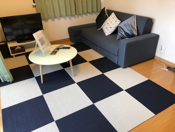 Espoir Shinmachi I 201 | Living room | Flat-screen TV - Espoir (Kumamoto)
