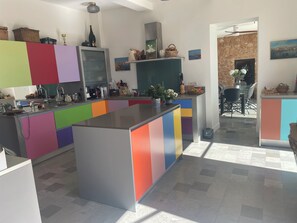 Fridge, microwave, oven, coffee/tea maker