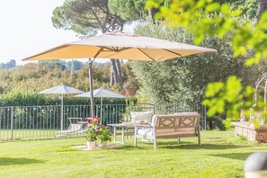 Property grounds - Entire farmhouse with three apartments and swimming pool (Capranica VT)
