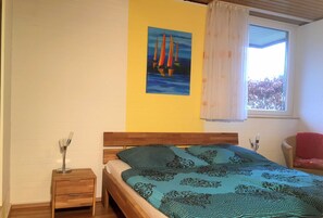 2 bedrooms, travel cot