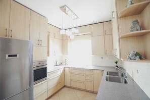 设计公寓 | 私人厨房 | 大冰箱、烤箱、炉灶、意式浓缩咖啡机