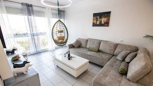 Design Apartment | Living area - Art Apartment Near Mamila best Location 1-2 (Jerusalem)