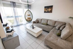 Design Apartment | Living area | 55-inch TV with cable channels - Art Apartment Near Mamila best Location 1-2 (Jerusalem)