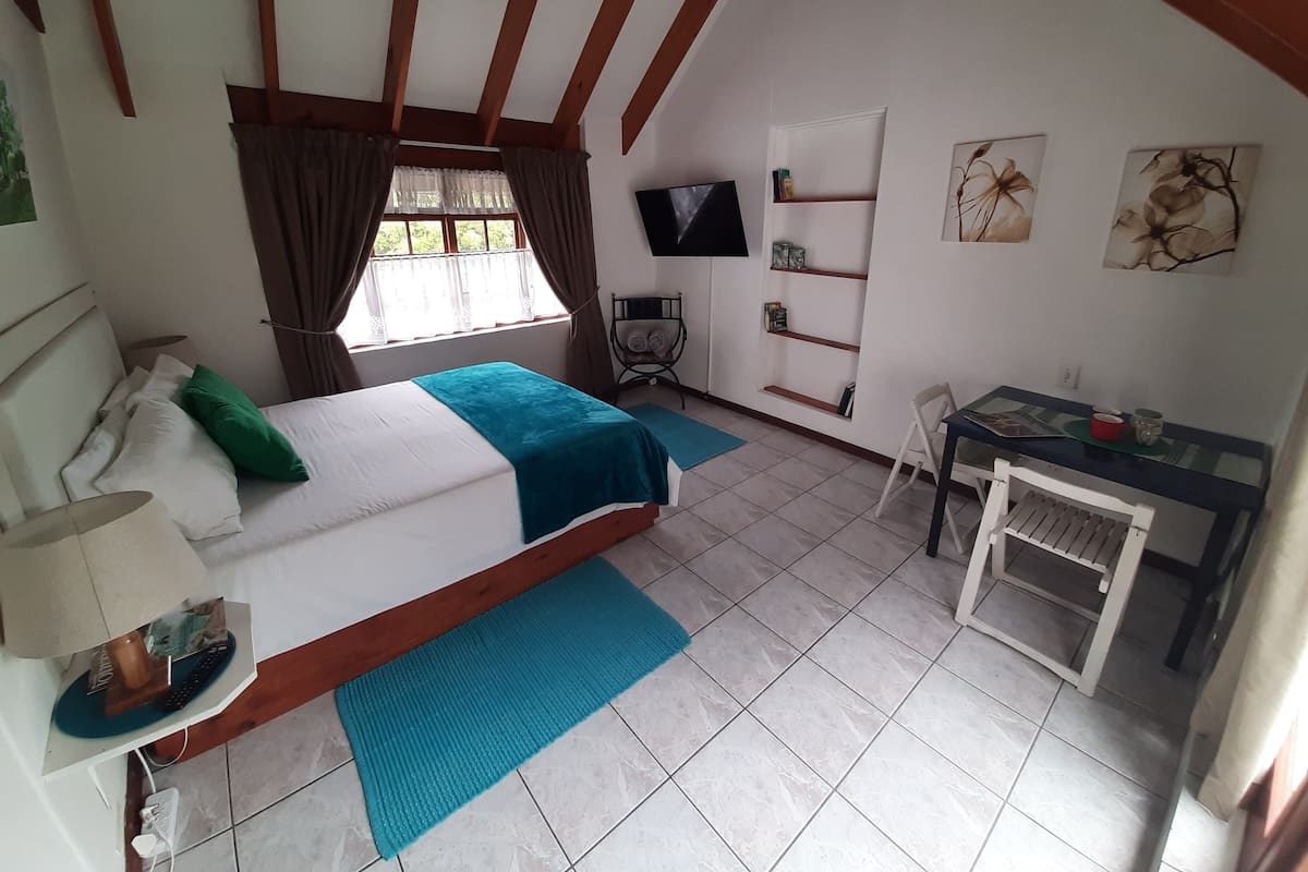 Room (Protea) | 1 bedroom, desk, iron/ironing board, free WiFi