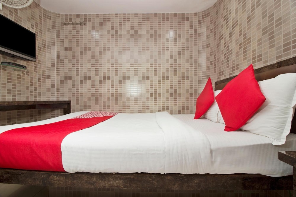 OYO Hotel Paris Residency Near Shree Siddhivinayak Temple by null