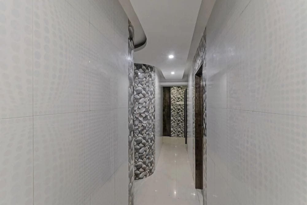 OYO Hotel Paris Residency Near Shree Siddhivinayak Temple by null