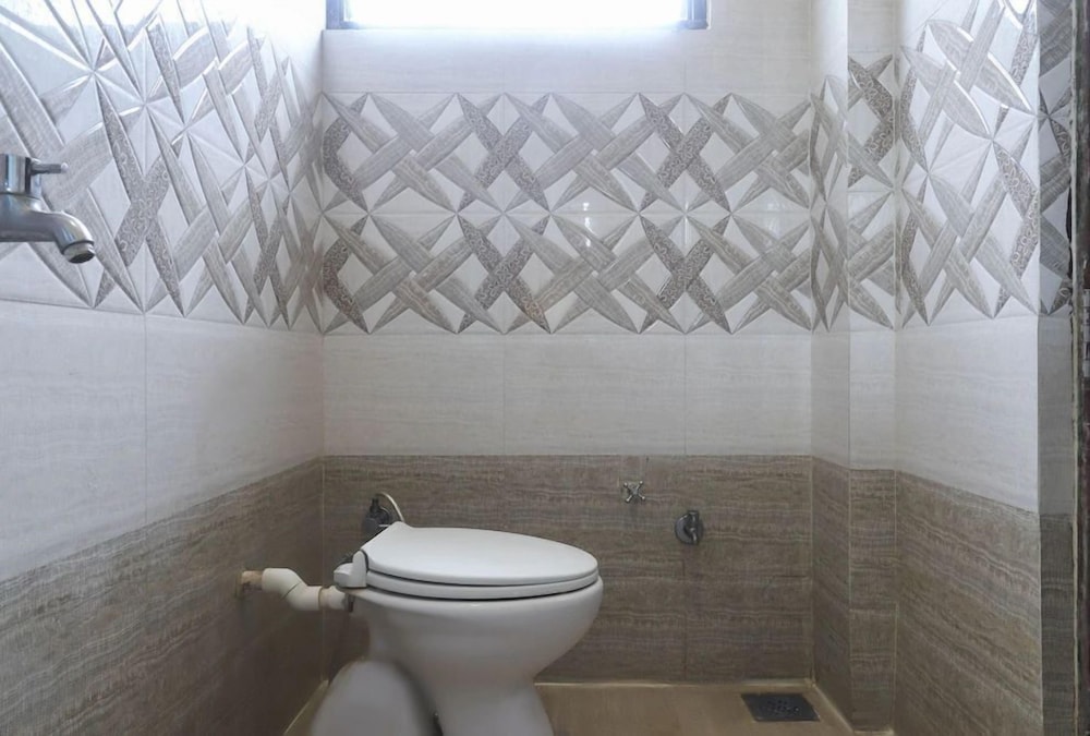 OYO Hotel Paris Residency Near Shree Siddhivinayak Temple by null