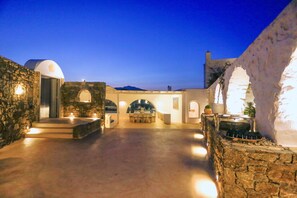 Villa, 6 Bedrooms | Terrace/patio