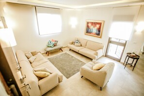 Deluxe Apartment | Living area | 32-inch plasma TV with cable channels, TV, Netflix - Luxury Triplex In Jerusalem Center (Jerusalem)