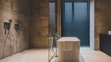 Superior Double Room, 1 King Bed (Oak) | Deep soaking bathtub