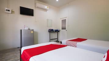 Standard Twin Room | Desk, soundproofing, free WiFi, bed sheets