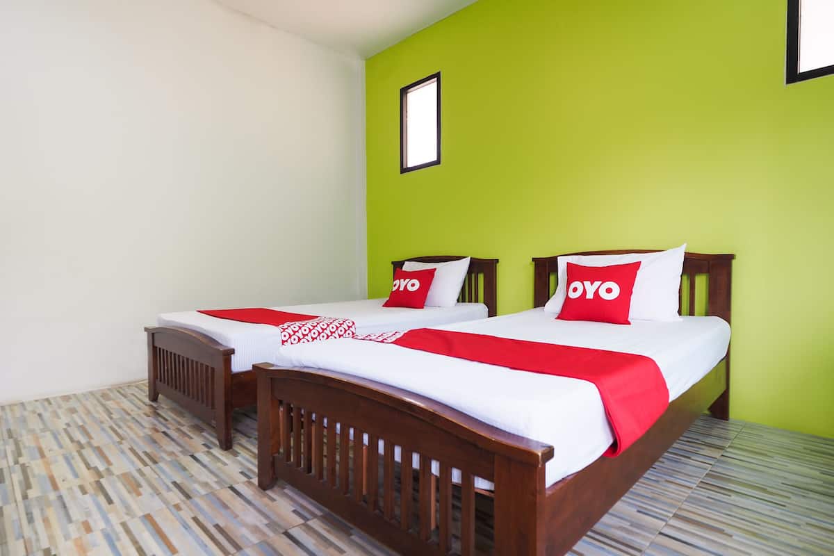 Standard Twin Room | Desk, soundproofing, free WiFi, bed sheets