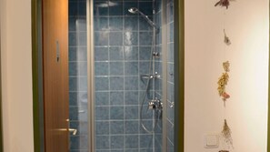 Bruser, hårtørrer, håndklæder