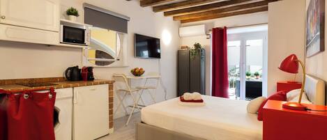 Estúdio urbano | Ferros/tábuas de passar roupa, Wi-Fi de cortesia, roupa de cama