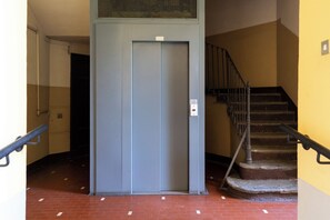 Lift - notaMi -  Casa Vittoria - Isola District (Milan)