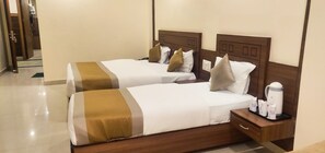 Superior Triple Room | Ruang tamu | Pendiangan 