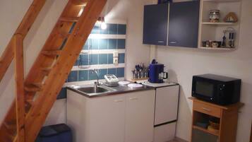 Fridge, microwave, highchair