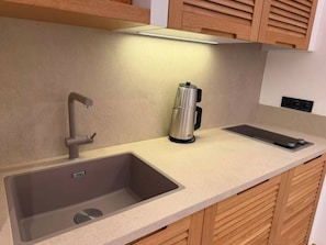 Apartamento familiar, 2 habitaciones, no fumadores | 2 dormitorios, minibar, caja fuerte y cortinas opacas