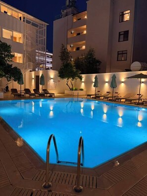 2 outdoor pools, open 9:00 AM to 6:00 PM, pool umbrellas, sun loungers - Pasahan Apart (Marmaris)