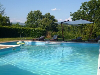 Large apartment with shared swimming pool, located in a natural park, Rome 100 km