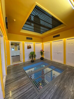 Interior - Old heritage courtyard haveli (Pink City)