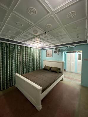 5 bedrooms, WiFi - Old heritage courtyard haveli (Pink City)