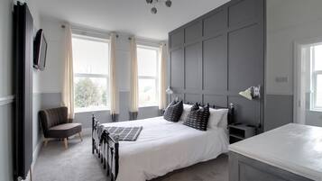 5 bedrooms, iron/ironing board, free WiFi, bed sheets