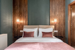 Premium bedding, pillowtop beds, free WiFi, bed sheets