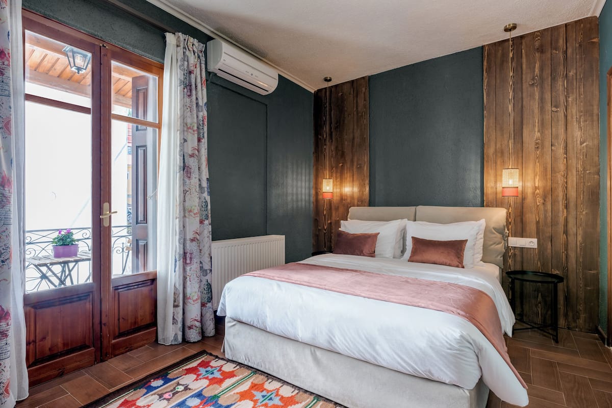 Standaard tweepersoonskamer, balkon | Luxe beddengoed, pillowtop-bedden, gratis wifi, beddengoed
