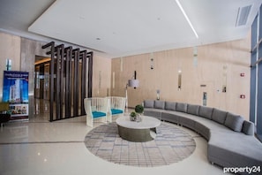 Coin salon dans le hall