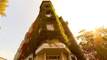 Mặt tiền nơi lưu trú