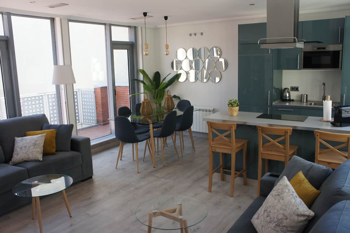Loft, 1 habitación, balcón (4) | Área de sala de estar | Televisión de pantalla plana