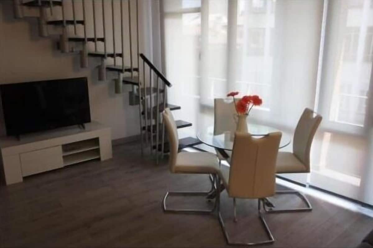 Suite estudio, Terraza | Sala de estar | Televisión de pantalla plana