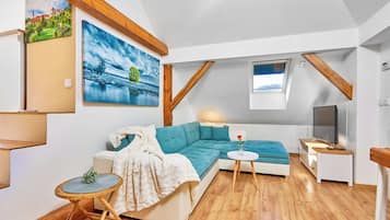 Apartment RIXY | Desk, blackout curtains, free cots/infant beds, free WiFi