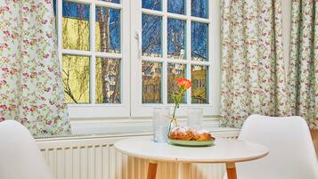 Apartment LEX | Desk, blackout drapes, free cribs/infant beds, free WiFi