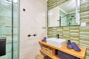 Apartment QUEEN | Bathroom | Free toiletries, hair dryer, slippers, towels - Villa Harmony (Cesky Krumlov)